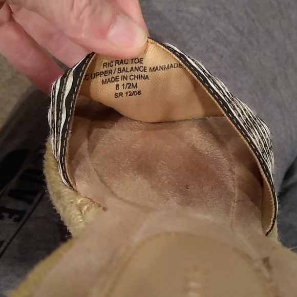 Black and white open-toe wedge, sandals - Picture 5 of 7